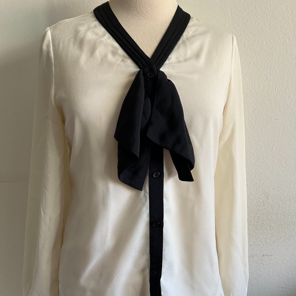 Ann Klein Black bow White Blouse size XS (PP)